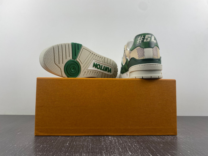 lv snekaers 82