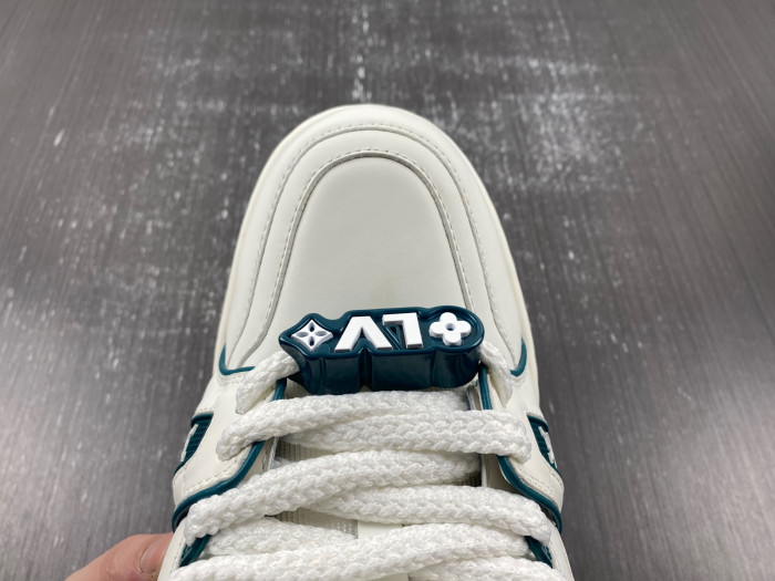 lv snekaers 105