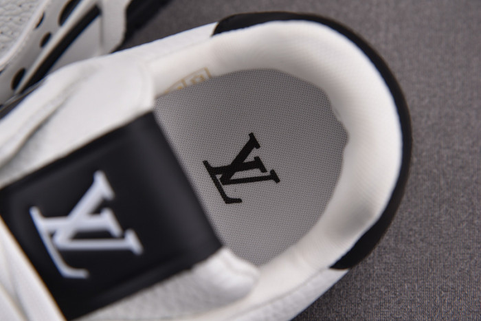 lv snekaers 77
