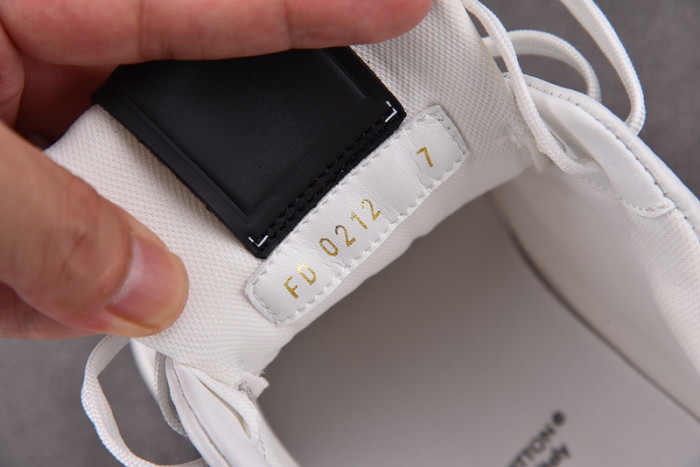 lv snekaers 77