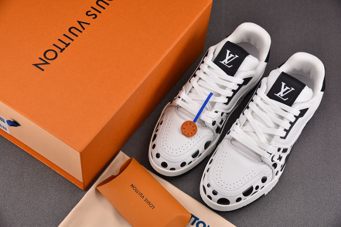 lv snekaers 77